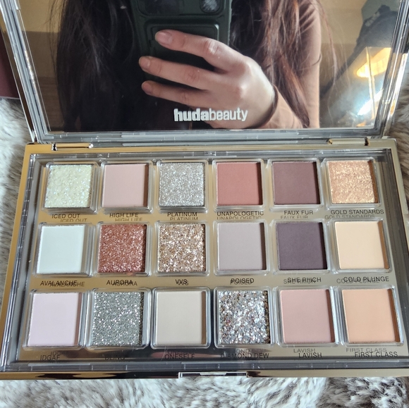 Huda Beauty icy nude eye shadow palette ( Brand new) - Picture 2 of 5